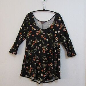 Salaam black tunic top with flowers